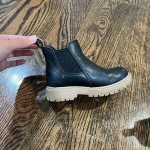 Kids Chelsea Boots, size 8